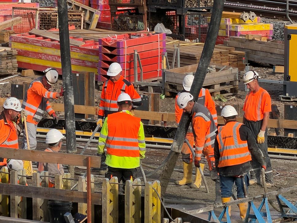 Westseite des neuen Bauwerks nahe des Hauptbahnhofs wird betoniert 