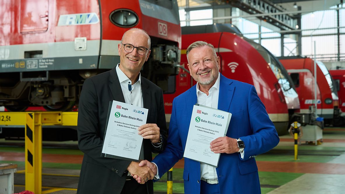 Hendrik Penner, Vorsitzender der S-Bahn Rhein-Main, und Prof. Knut Ringat, Vorsitzender der RMV-Geschäftsführung