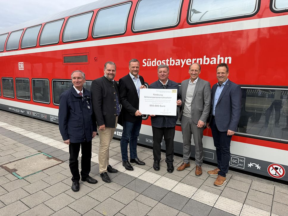 Übergabe Förderbescheid für besseren Mobilfunkempfang