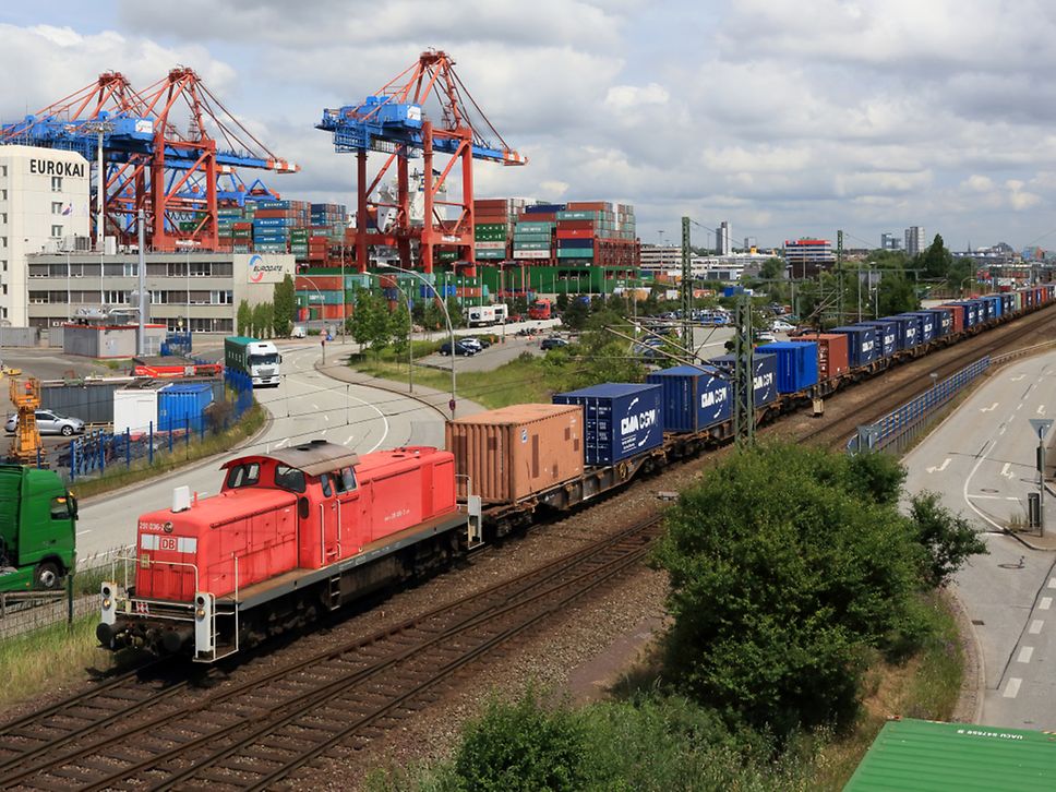 Quelle: Uwe Miethe/DB AG Von HHLA Containerterminal Burchardkai nach Hamburg-Waltershof