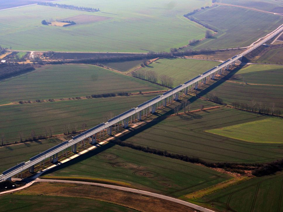 Die Preisgekrönte: Gänsebachtalbrücke auf der Neubaustrecke Erfurt–Leipzig/Halle 