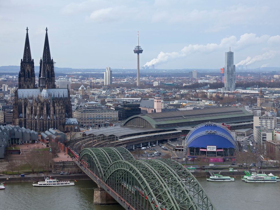 Die Verkehrsreichste: Hohenzollernbrücke in Köln
