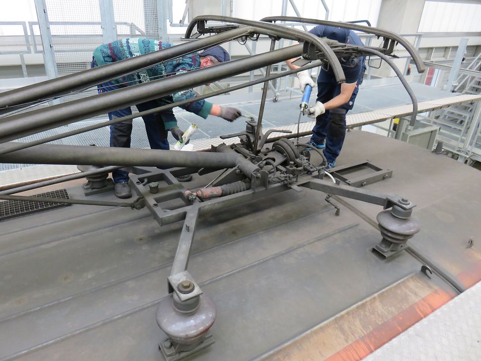 Stromabnehmer werden extra eingefettet