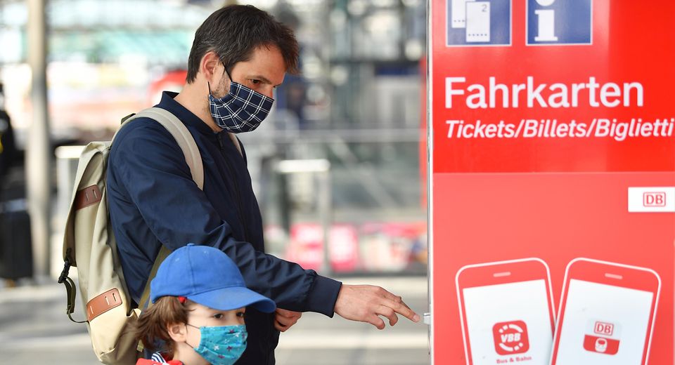 die bahncard so gunstig wie noch nie fur 24 90 euro ein jahr lang 25 prozent beim bahnfahren sparen deutsche bahn ag