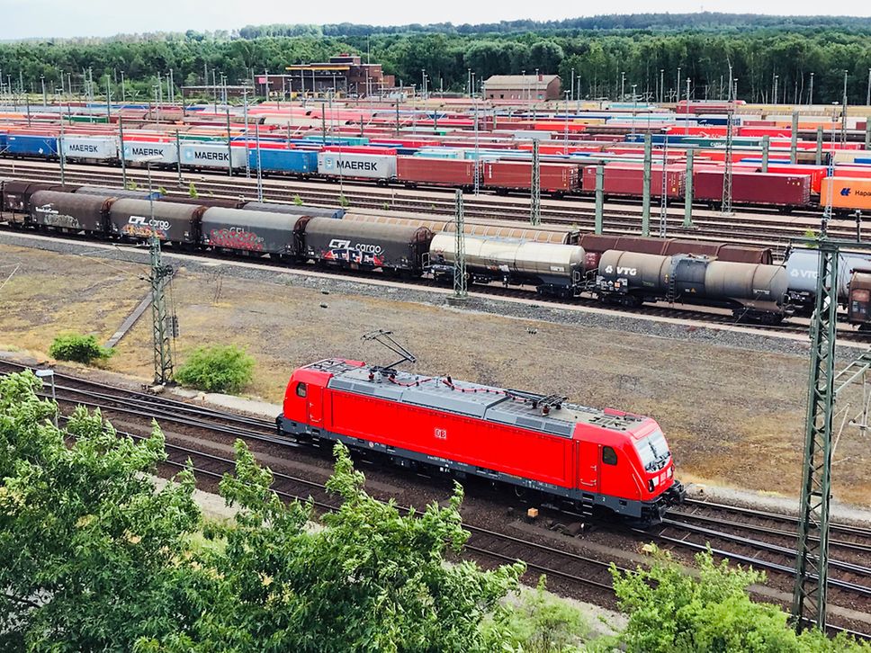  Maschen Rangierbahnhof - DB Cargo Ellok Baureihe 187 rollt zum nächsten Einsatz