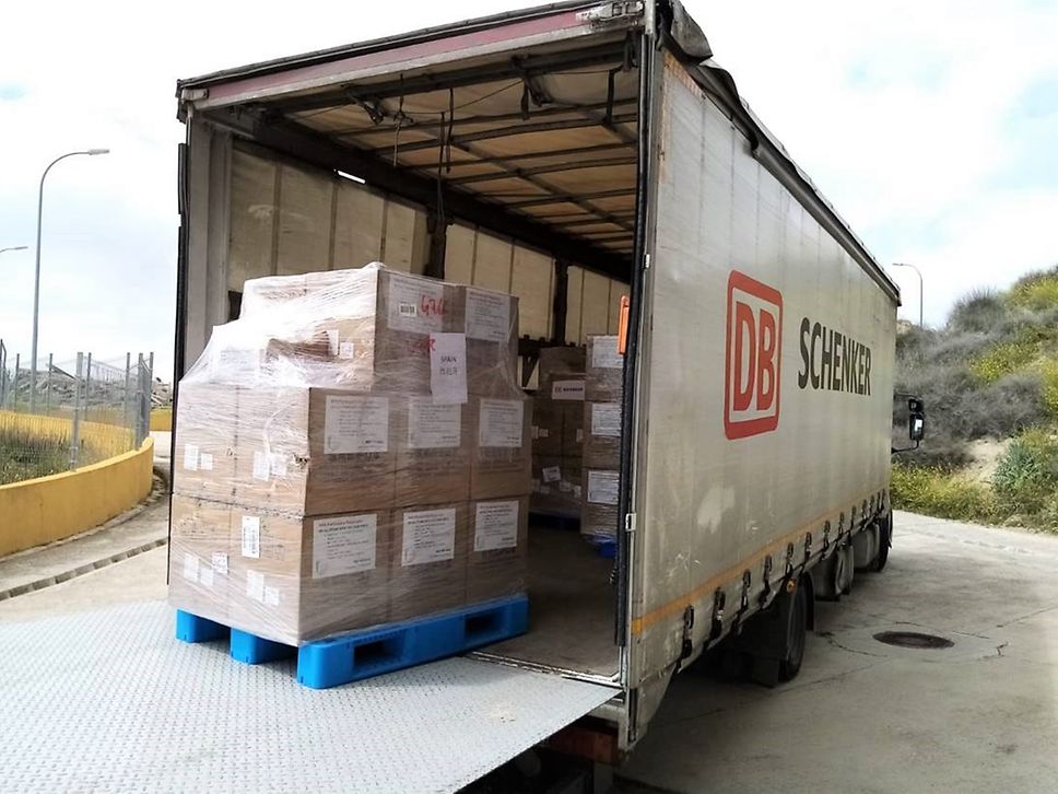 Ankunft der Atemschutzmasken in Spanien