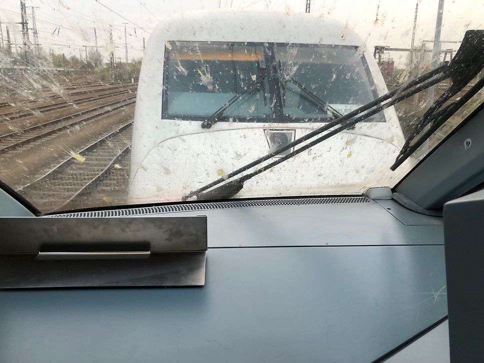 Quelle: DB AG / Caroline Nöppert ICE 944 über Hannover nach Köln, vereint in der Bereitstellung.