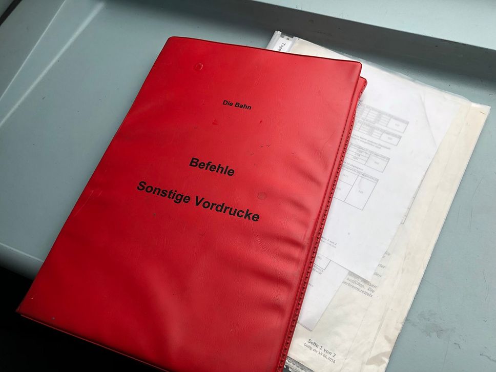 Quelle: DB AG / Leonie Langer Rote Mappe: Material für Sondersituationen