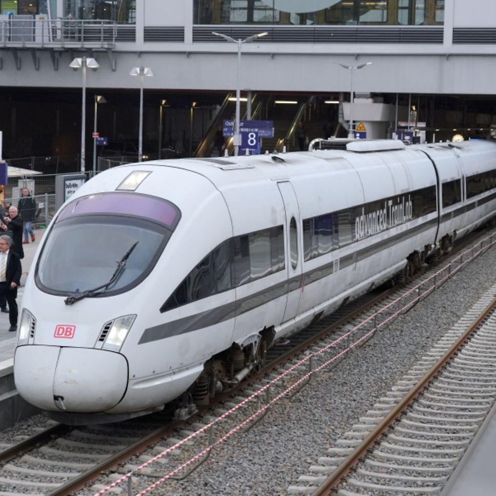 Copyright: DB AG/ Volker Emersleben The "fastest lab on the rails" can be identified by its silver stripe.