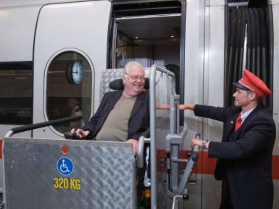 Quelle: DB Station&Service AG / Lautenschläger Bahnsteiggebundener Hublift