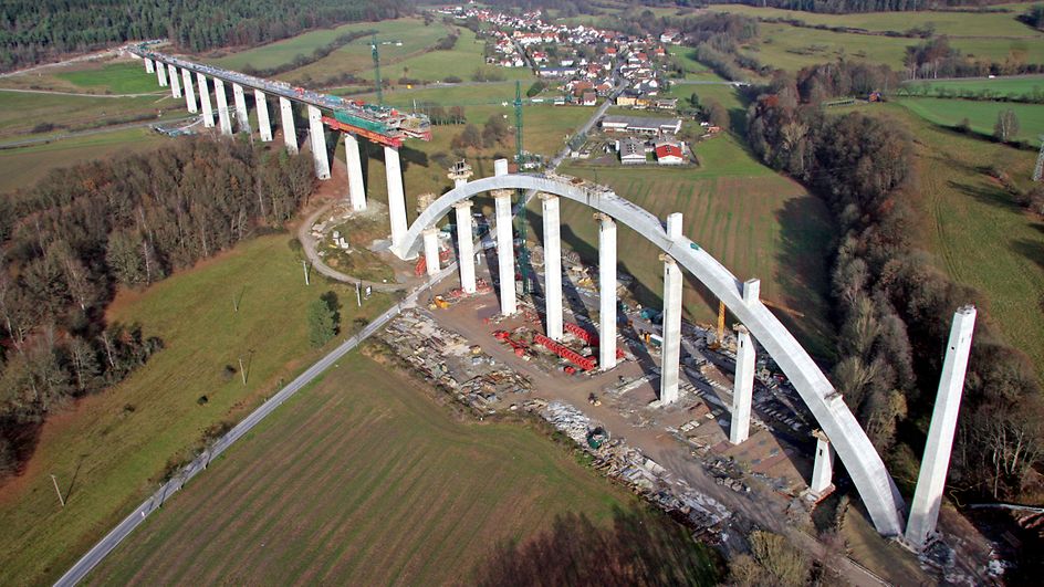 VDE 8.1 - Luftaufnahme der Baustelle an der Grümpentalbrücke