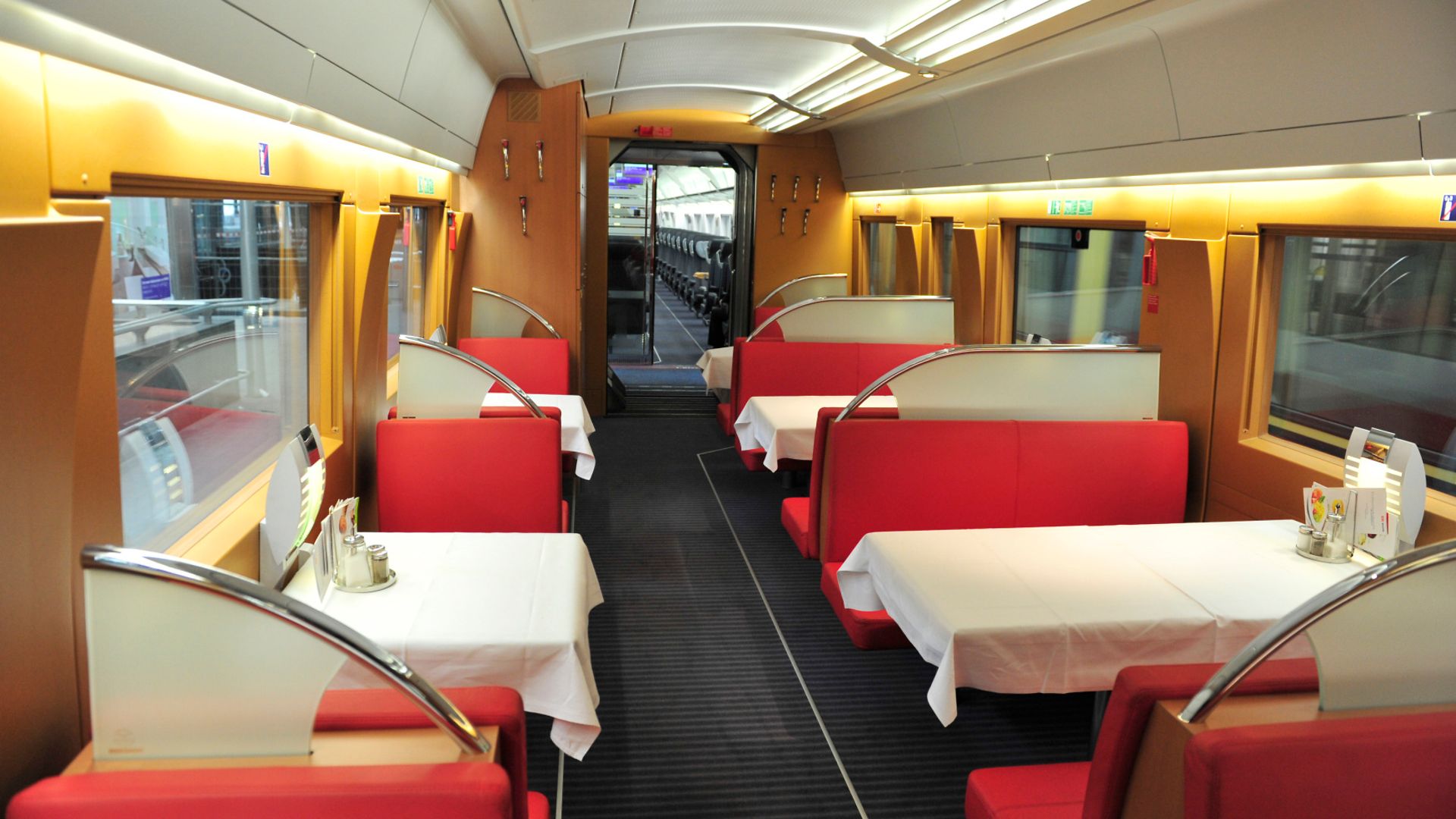 ICE 2 Baureihe 402 Speisewagen.