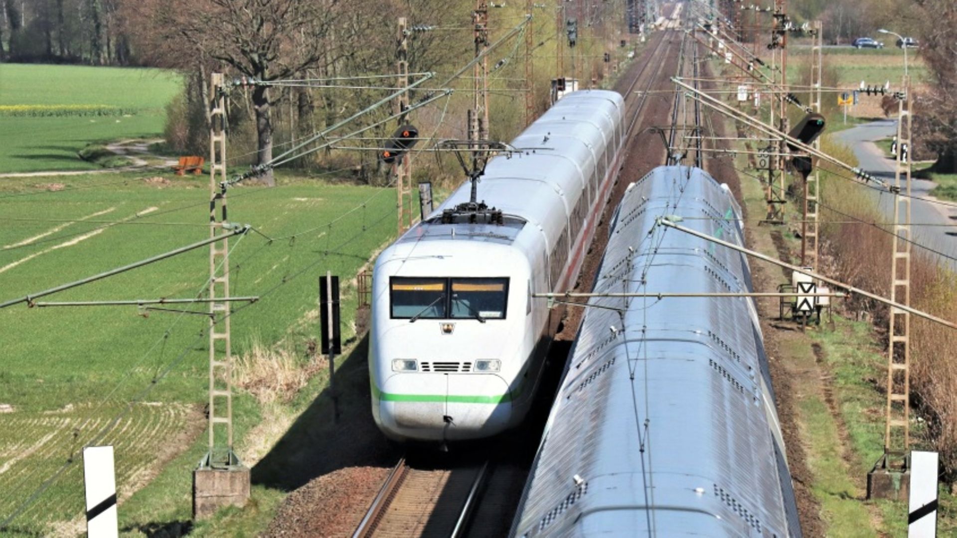 Unterwegs im Landkreis Schaumburg - ICE 2 Baureihe 402 von der Spree an den Rhein unterwegs