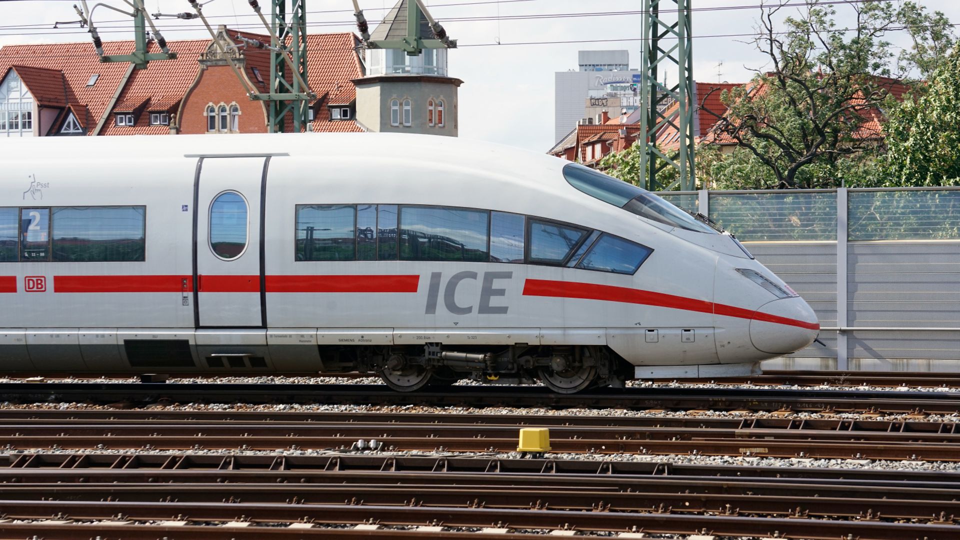 ICE 3 Baureihe 403 in Erfurt.