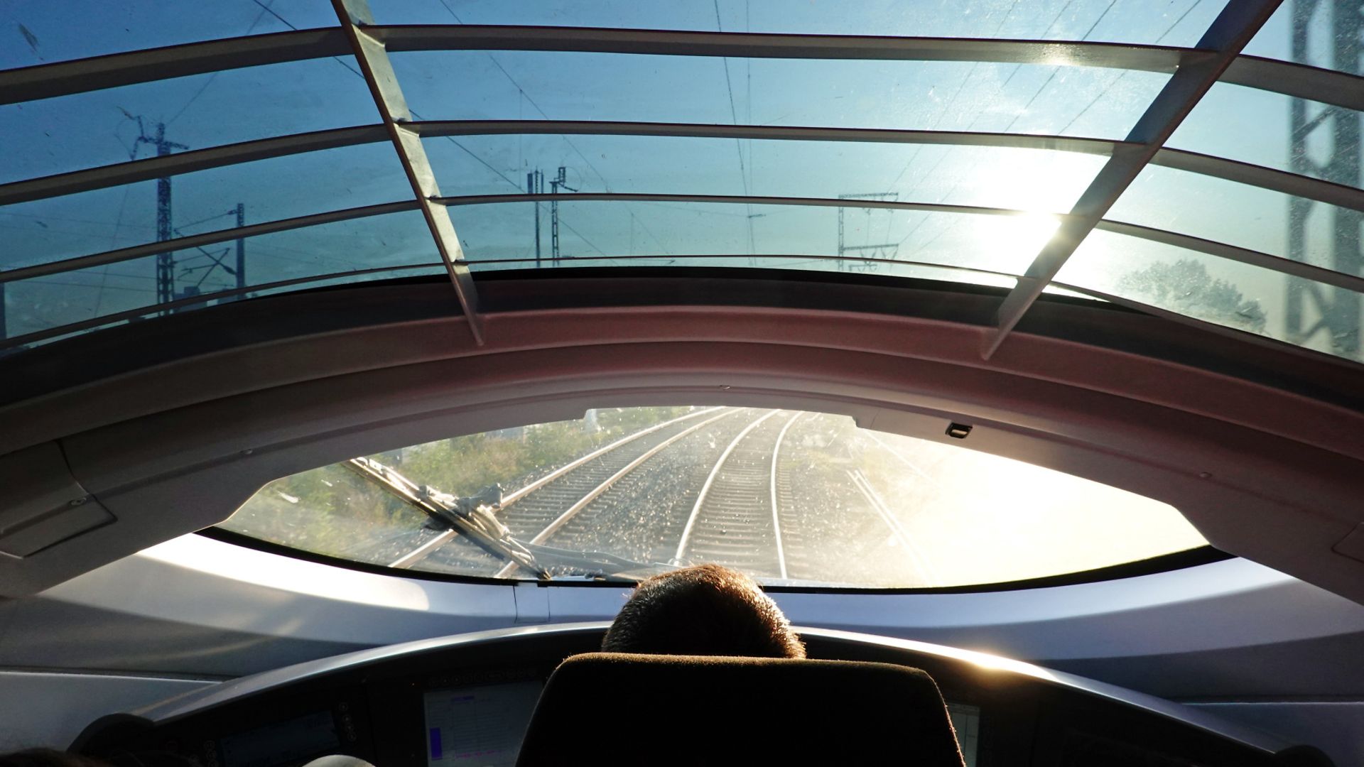 Blick in Führerstand ICE 3 auf der Schnellfahrstrecke Köln-Rhein/Main