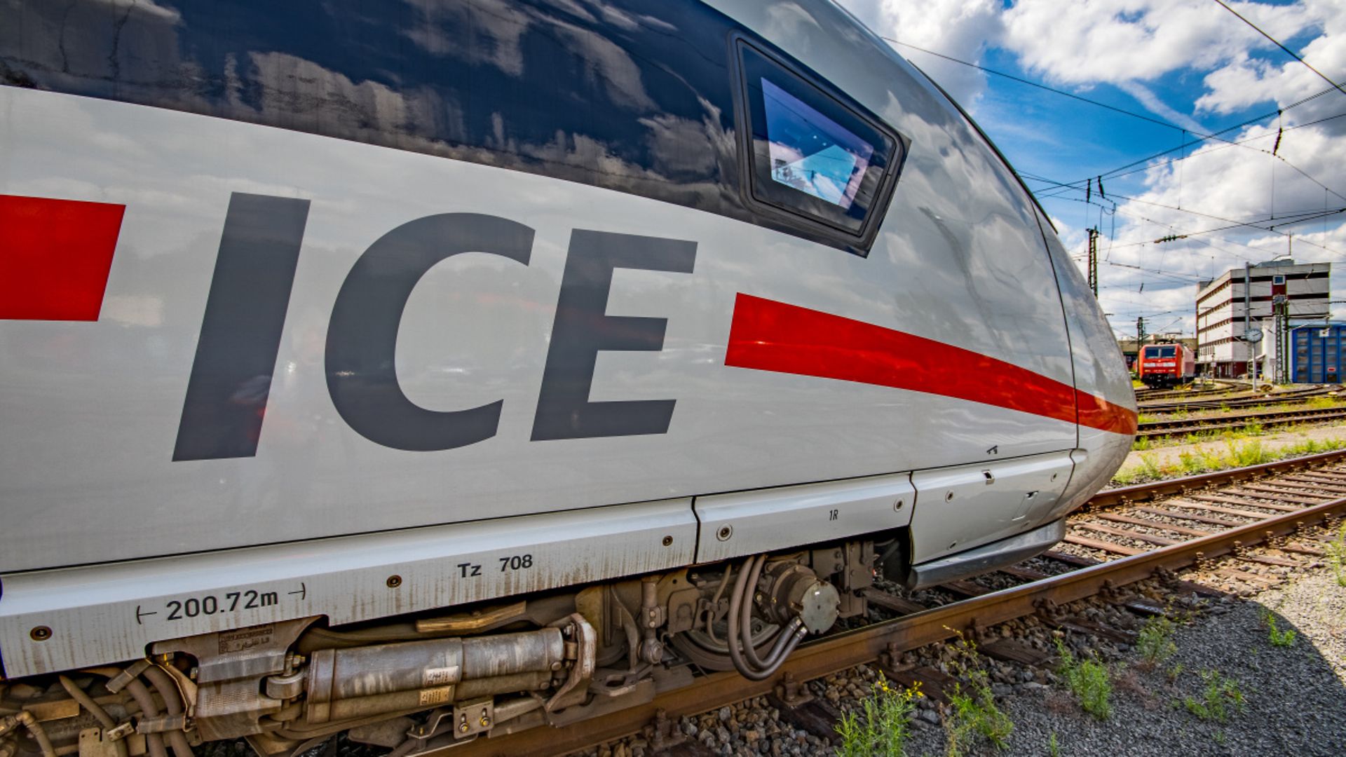 DB176813