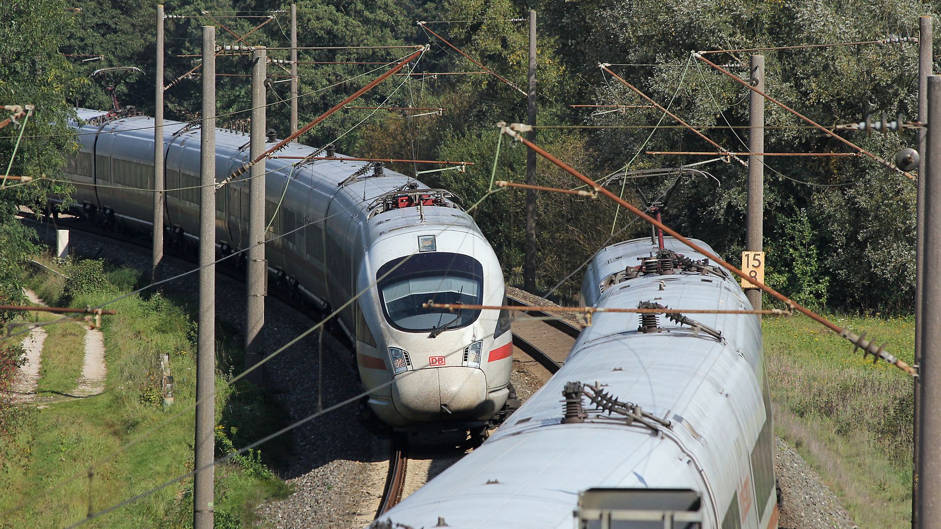Begegnung zweier ICE T Baureihe 411 bei Zapfendorf (Strecke Bamberg - Lichtenfels)