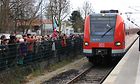 2014: Die Strecke nach Altomünster ist elektrifiziert, die erste S2 fährt ein (Foto: Guido Schweitzer)