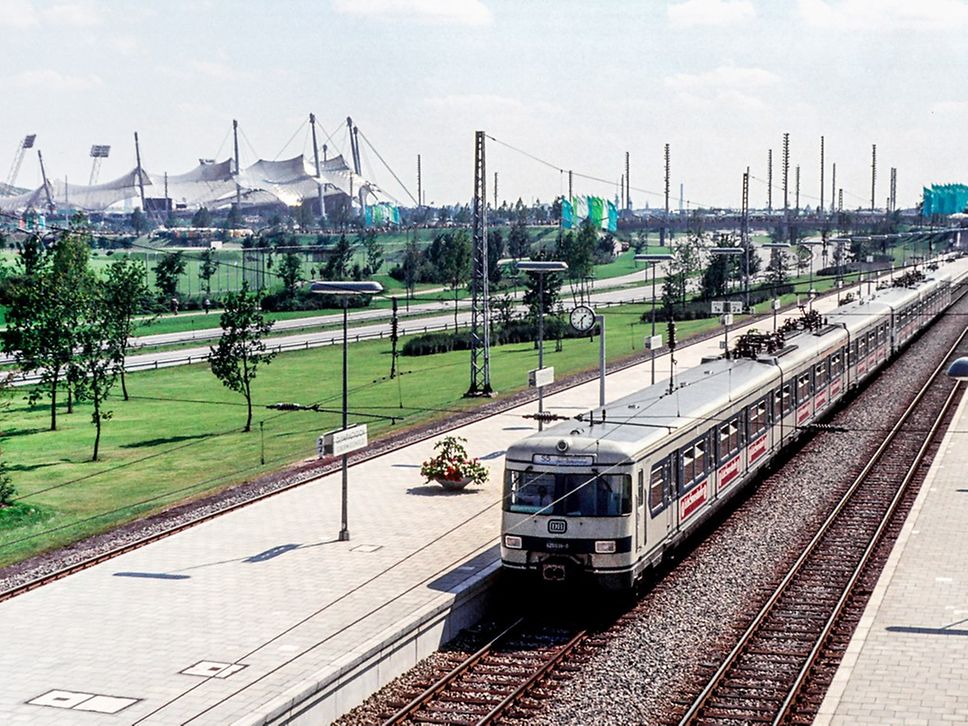 ET 420 während der Olympischen Spiele am Bahnhof Olympiastadion (Foto: Claus-Jürgen Schulze)