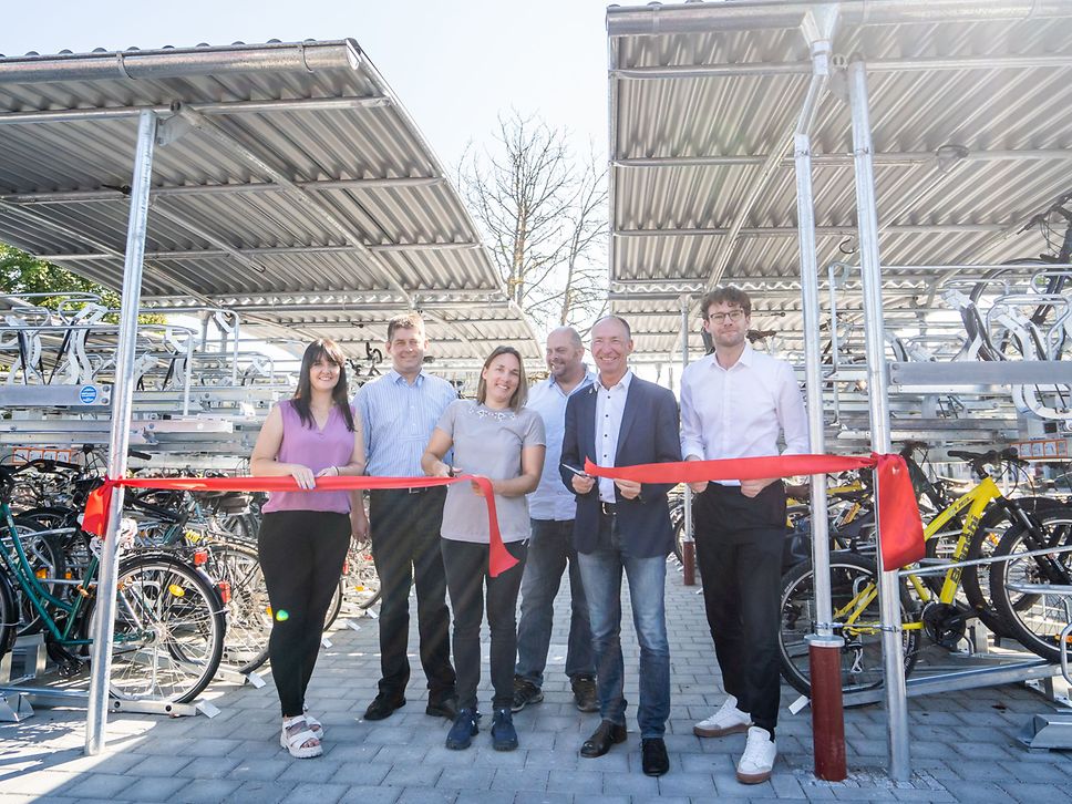 Die neue Radabstellanlage am Bahnhof Wolfratshausen (Stadt Wolfratshausen, Fotograf: Chris Weber)