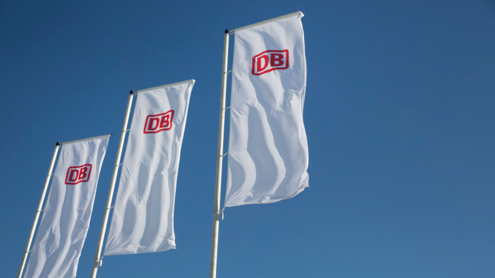 Symbolbild DB Fahnen