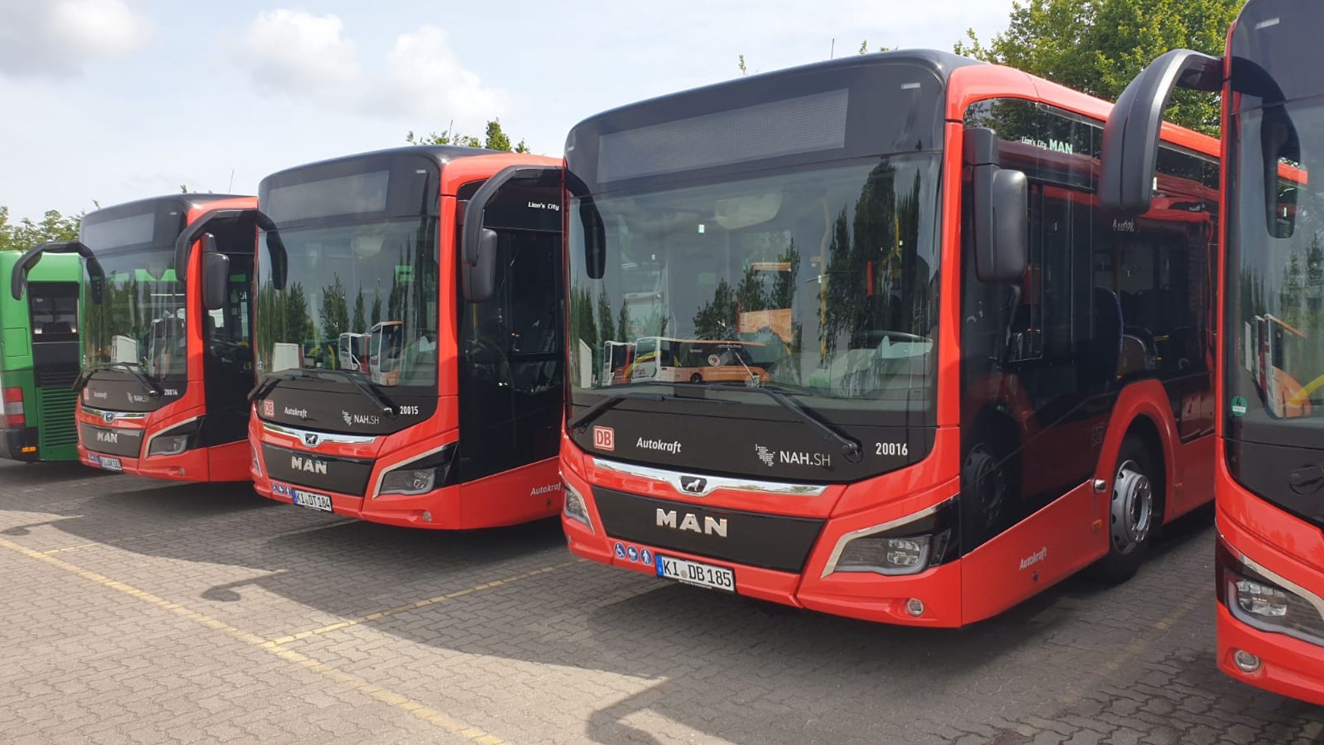 Busse der Autokraft