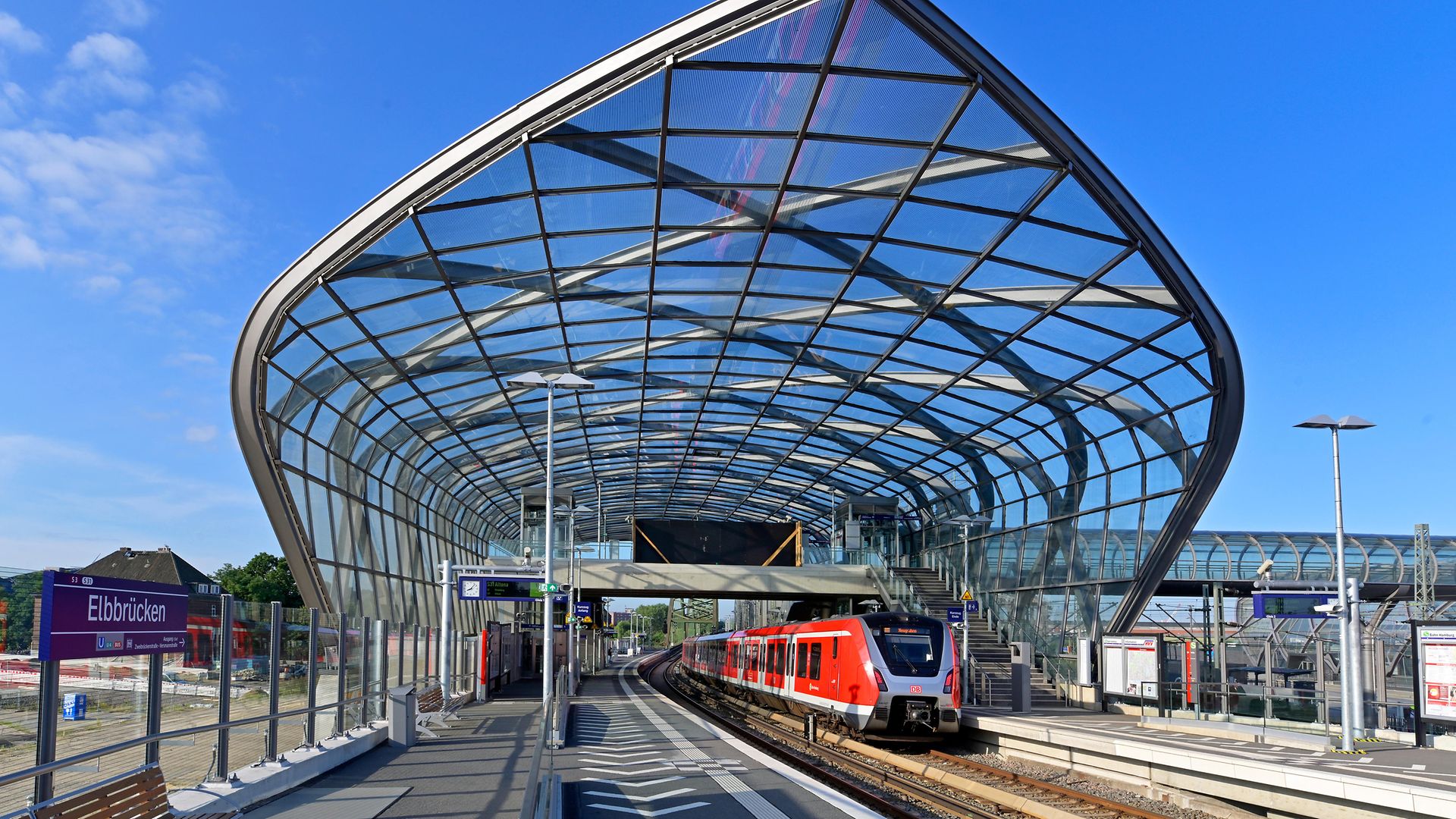 S-Bahn Hamburg an der Station Elbbrücken